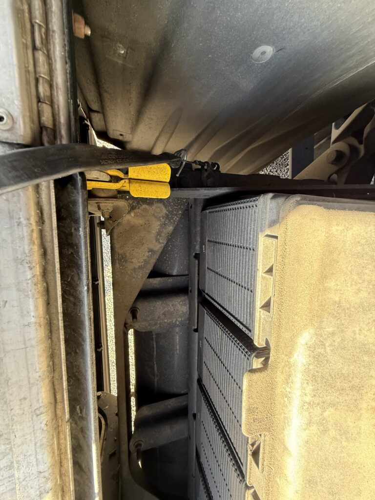 Freightliner Cascadia Drain Air Tanks